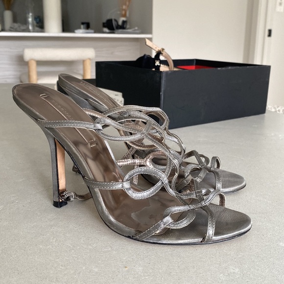 Vintage BCBG heels - Picture 2 of 2